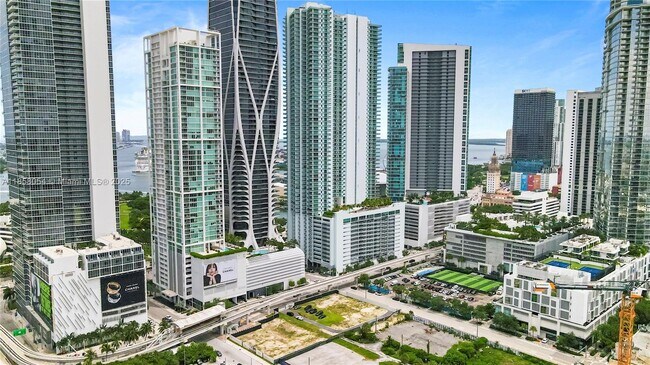 Building Photo - 900 Biscayne Blvd