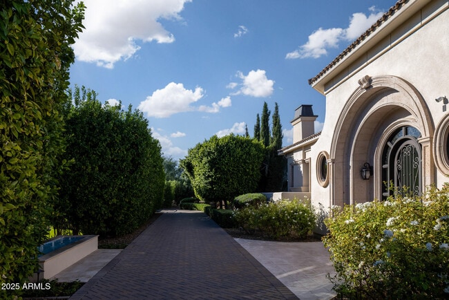 Building Photo - 7730 N Mockingbird Ln