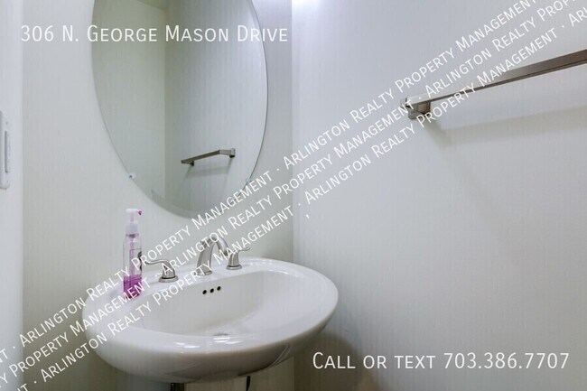 Building Photo - 306 N George Mason Dr