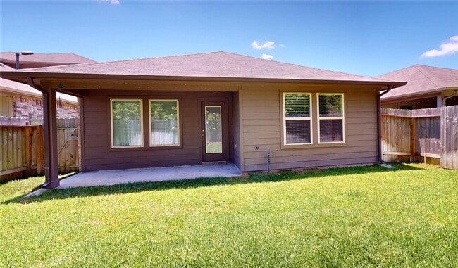 Building Photo - 16873 Short Pnes Dr