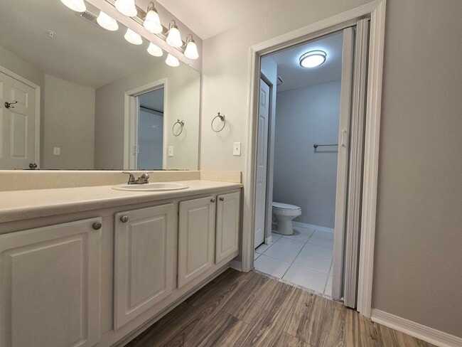 Building Photo - Luxury 1BR/1BA Condo with Fabulous Views i...