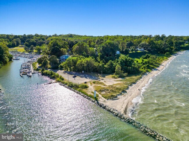 Building Photo - 5510 Beach Dr