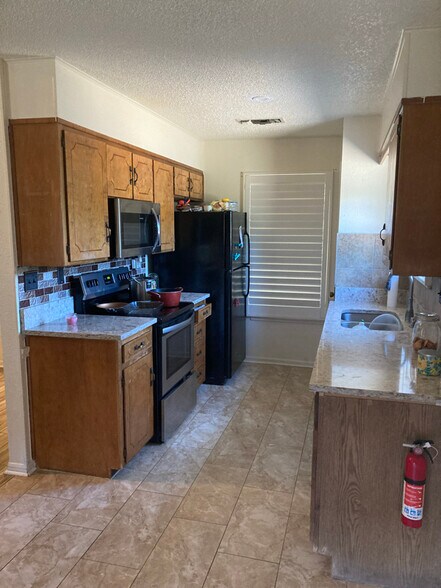 Building Photo - 101 Bridle Dr