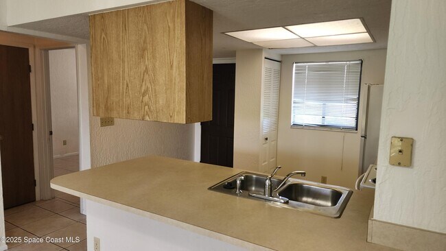 Building Photo - 1708 University Ln