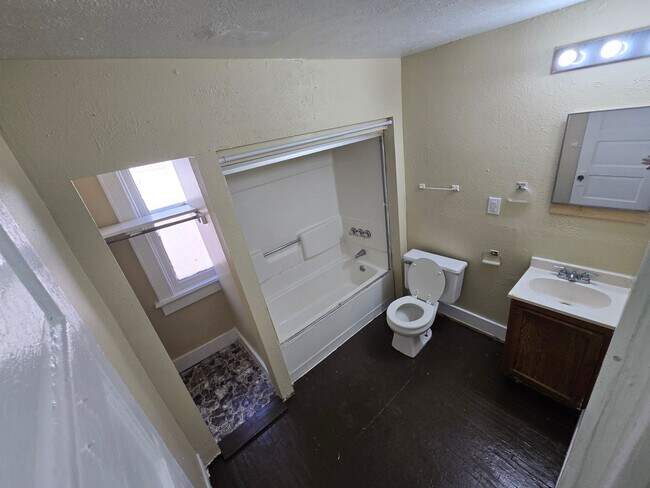 Building Photo - 414-416 Walbridge