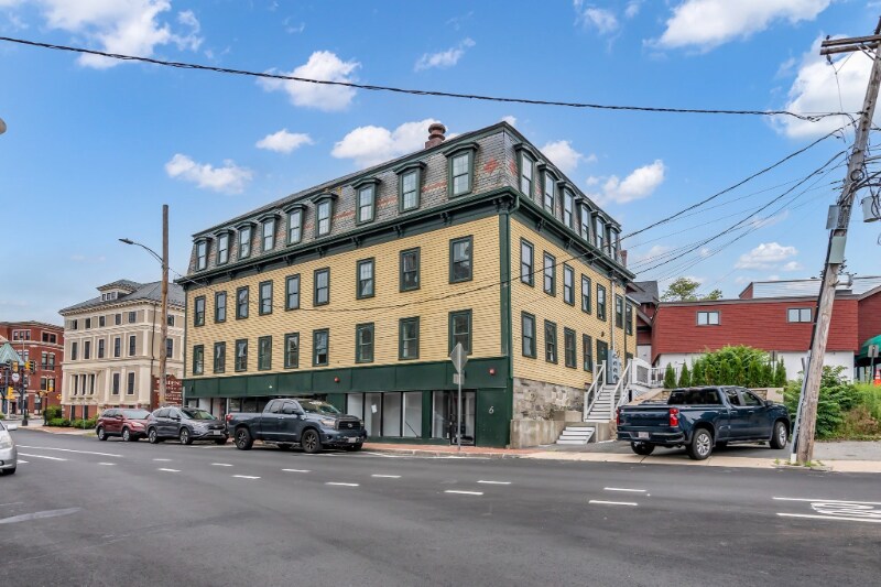 Building Photo - 2 Charles St