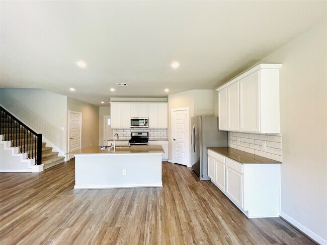 Building Photo - 3310 Silverton Dr