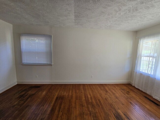 Building Photo - 1855 Broadell Dr