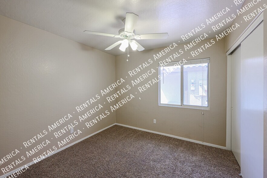 Building Photo - 12122 W Bloomfield Rd