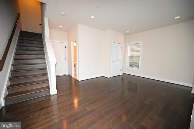 Building Photo - 2413 Glenallan Ave