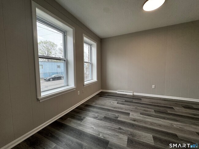 Building Photo - 45-51-51 Cowles St