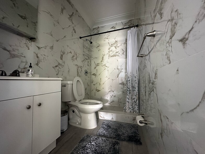 Bathroom 2 - 934 SW 8th Ct