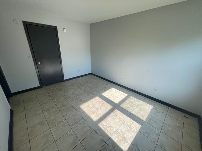 Building Photo - 111-2 Fairweight-