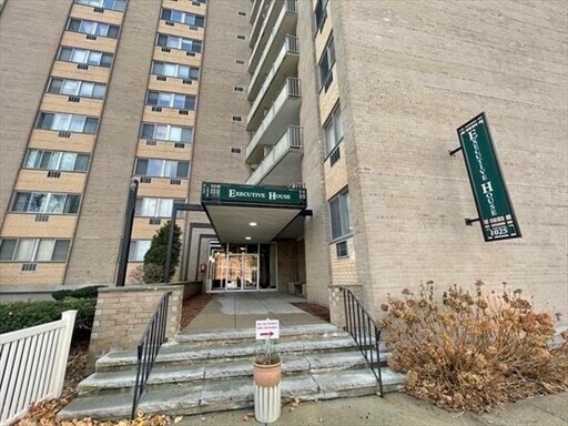 Primary Photo - 1025 Hancock St
