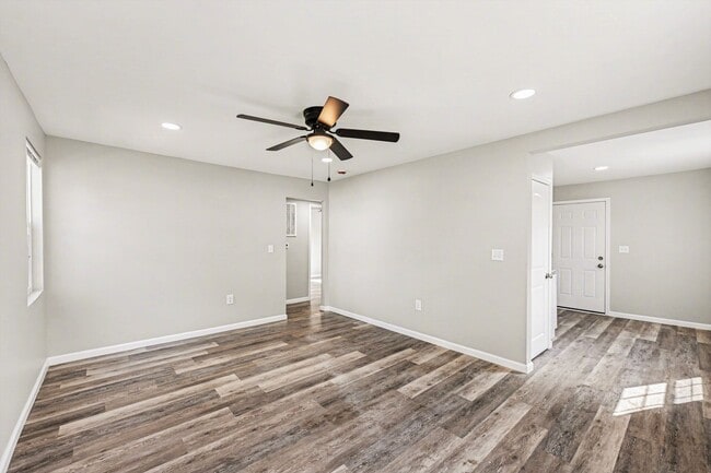 Building Photo - Renovated 2 Bed 1 Bath Home