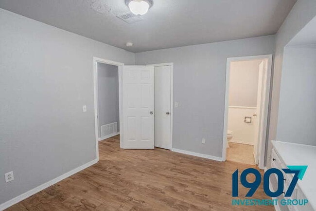 Building Photo - Charming 3-Bedroom Home in Del City - Read...