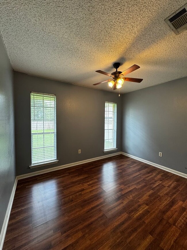 Building Photo - 1729 Tallwood Dr