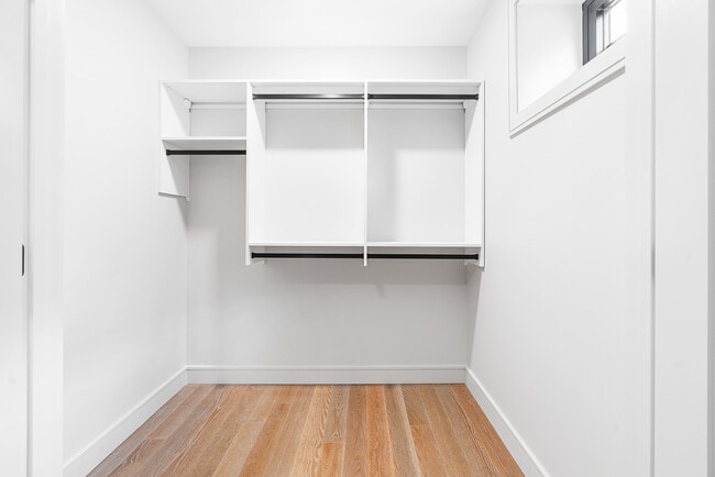 Building Photo - 1810 N Wells St