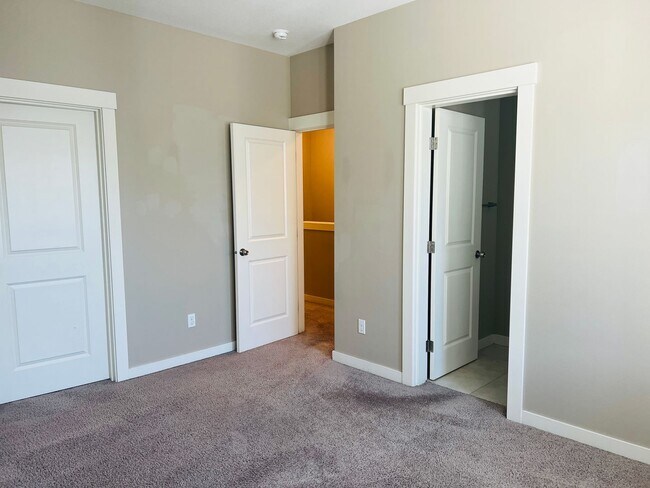 Building Photo - Charming, Air-Conditioned, 3-Bed, 2.5-Bath...