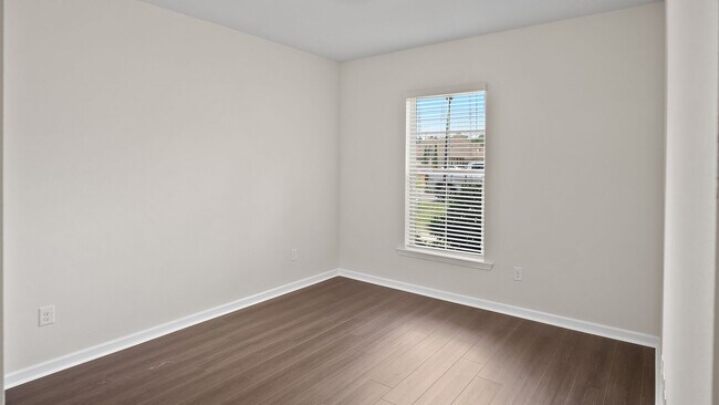 Building Photo - LSU Tigers—Your Off-Campus Spot is Here!