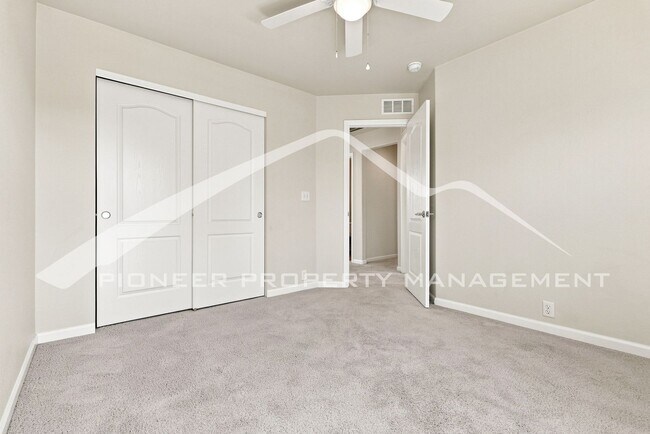 Building Photo - 6583 S Irvington Way