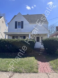 Building Photo - Large 3-Bed Home in West Toledo for Rent