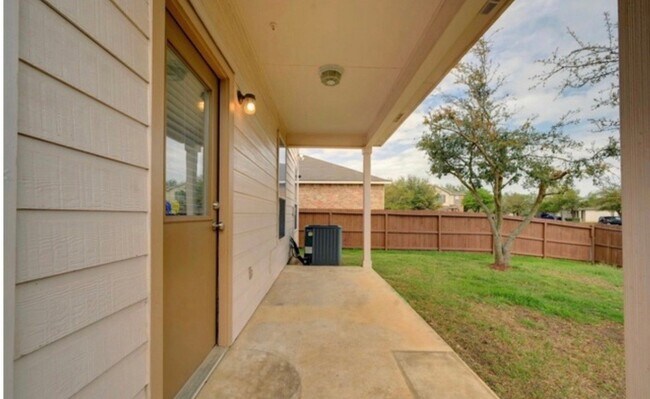 Building Photo - 27018 Rustic Cabin