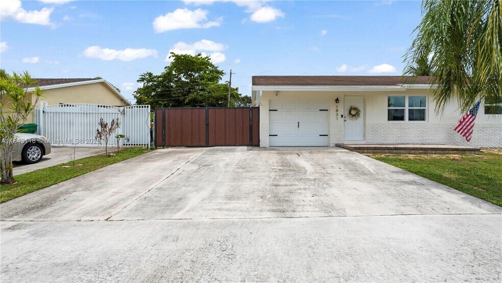 Building Photo - 1831 SW 98th Ter