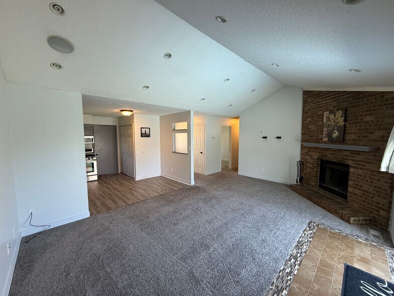 Building Photo - 7812 Brookfield Dr