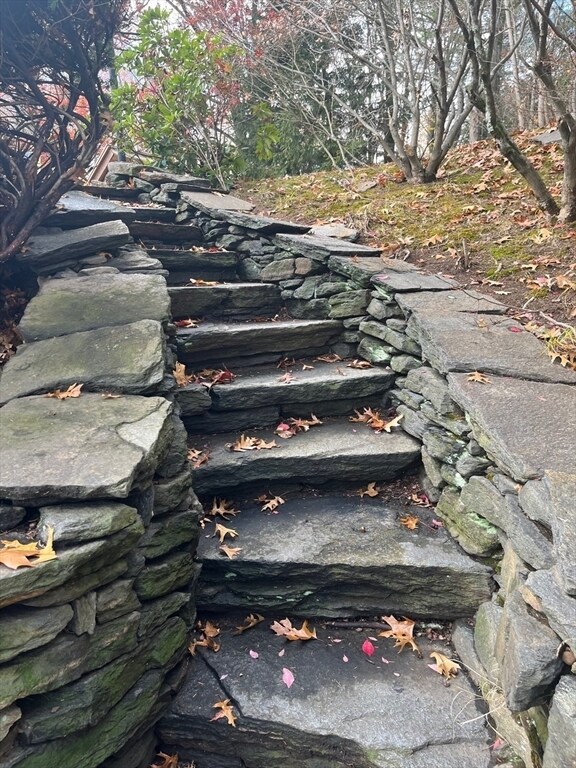 Building Photo - 93 Lantern Ln