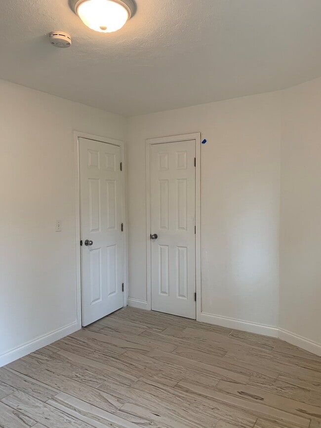 Building Photo - Park (301)