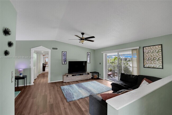 Building Photo - 2737 S Oakland Forest Dr