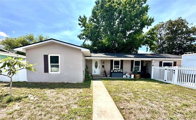 Primary Photo - 1348 E Hancock Dr