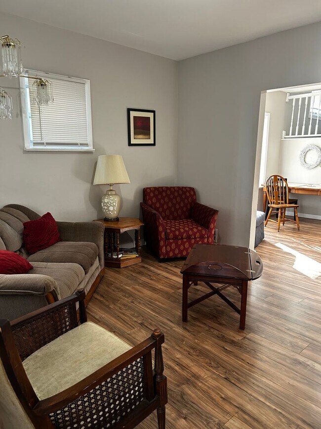 Building Photo - 1143-1145-1145 S Plymouth Ave