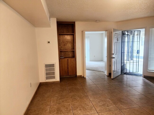 Building Photo - SW- condo 1bed-1.bath