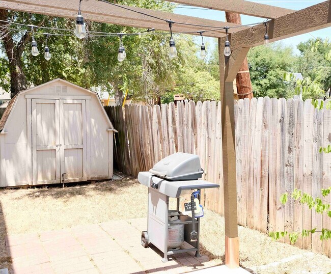 Building Photo - 1708-1710-1710 Horseshoe Cir