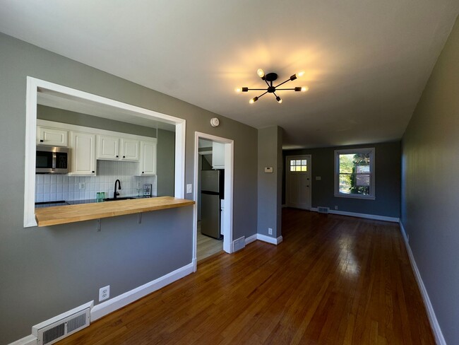 Building Photo - Beautiful Two-Bedroom Parkville Townhome w...