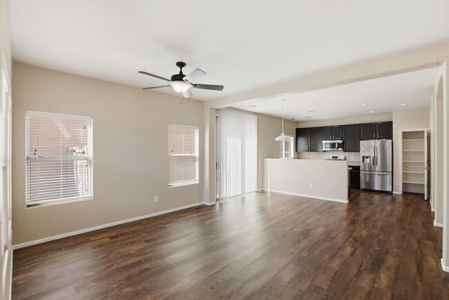 Building Photo - 981 S Deerfield Ln