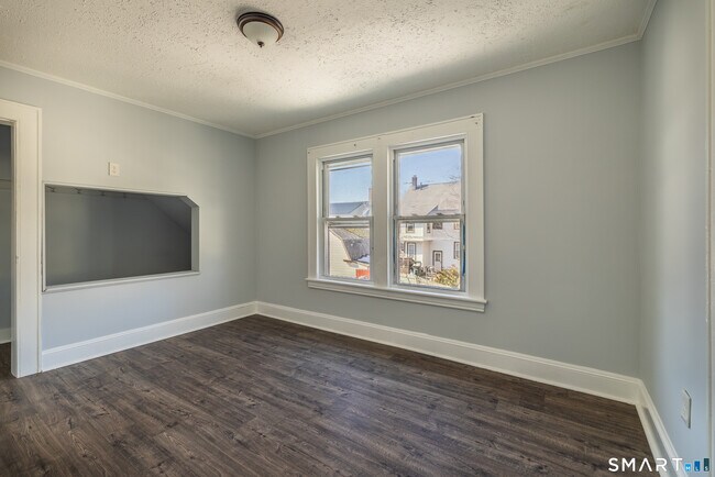 Building Photo - 92 Herkimer St