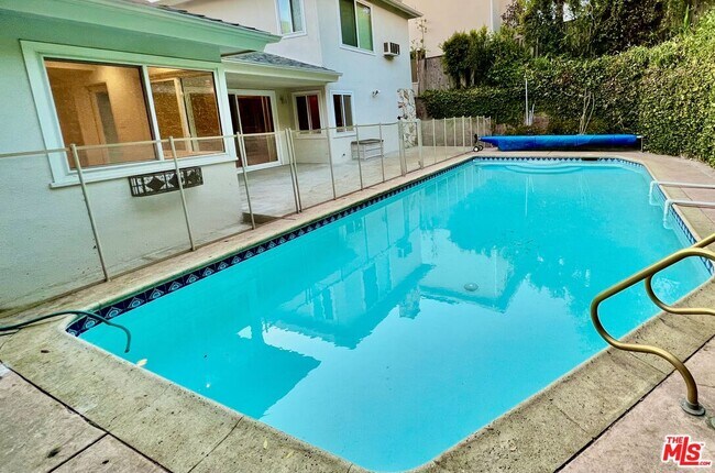 Building Photo - 1008 Westholme Ave