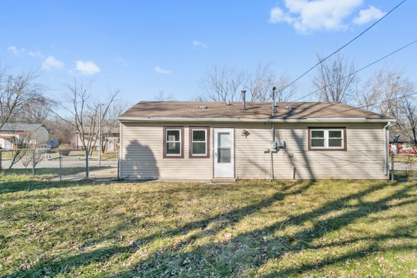 Building Photo - 594 Andover St