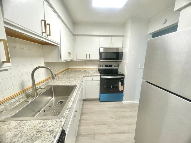 Building Photo - Stunning Waterfront Condo with Deep Water Access!