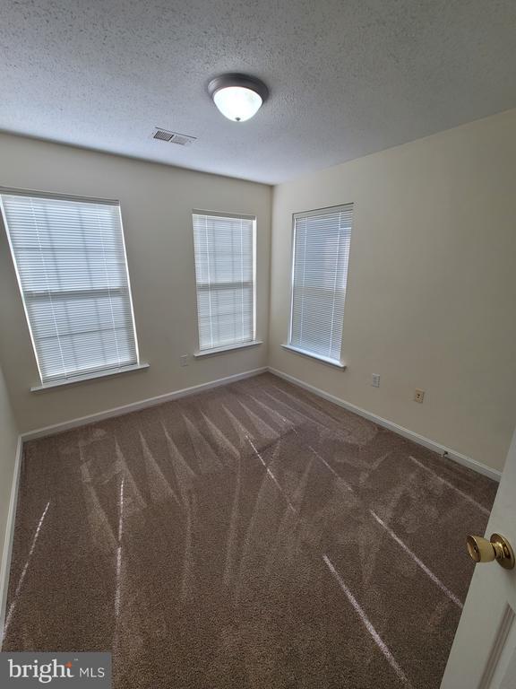 Building Photo - 303 Edelen Station Pl