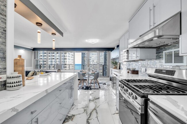 Building Photo - 400 E Randolph St