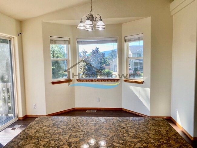 Building Photo - Beautiful 4 Bed 2 Bath Home on Corner Lot ...