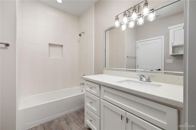 Building Photo - 2714 Primrose Dr