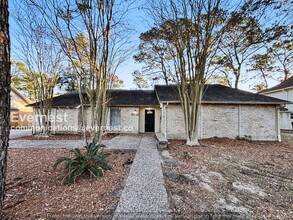 Building Photo - 4 Bed/2.5 Bath Home with Detached Garage / Pet-Friendly / Available  Now!