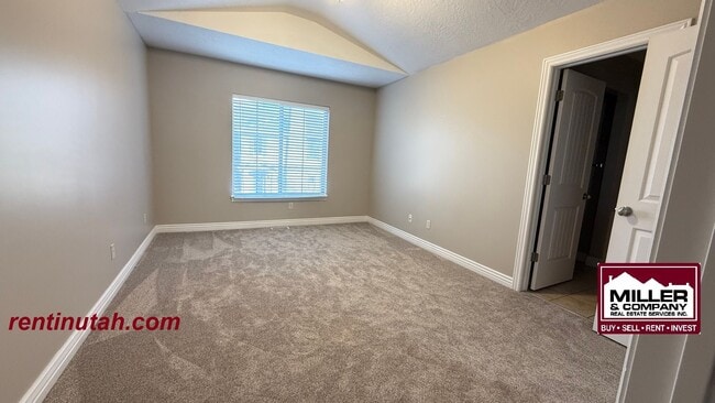 Building Photo - Beautiful townhouse in The Cottages at 9th!
