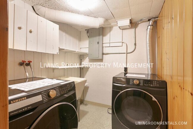 Building Photo - 3010 SE 36th Ave