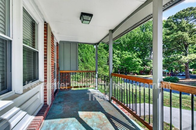 Building Photo - 1821 W Meadowview Rd